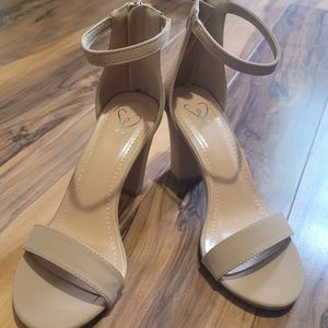 Windsor tan block heels